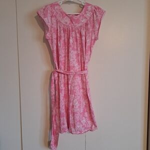 Lilly Pulitzer girls size 8 butterfly print with matching fabric waist tie